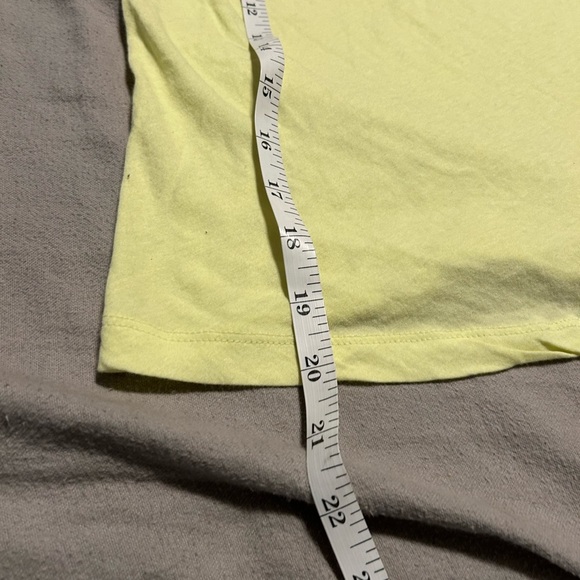 Good American lightweight t shirt. Size small - Picture 5 of 8